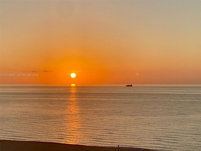 Building Photo - 325 Ocean Dr