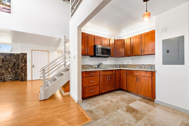 Building Photo - Single Family Home with views of Pearl Har...