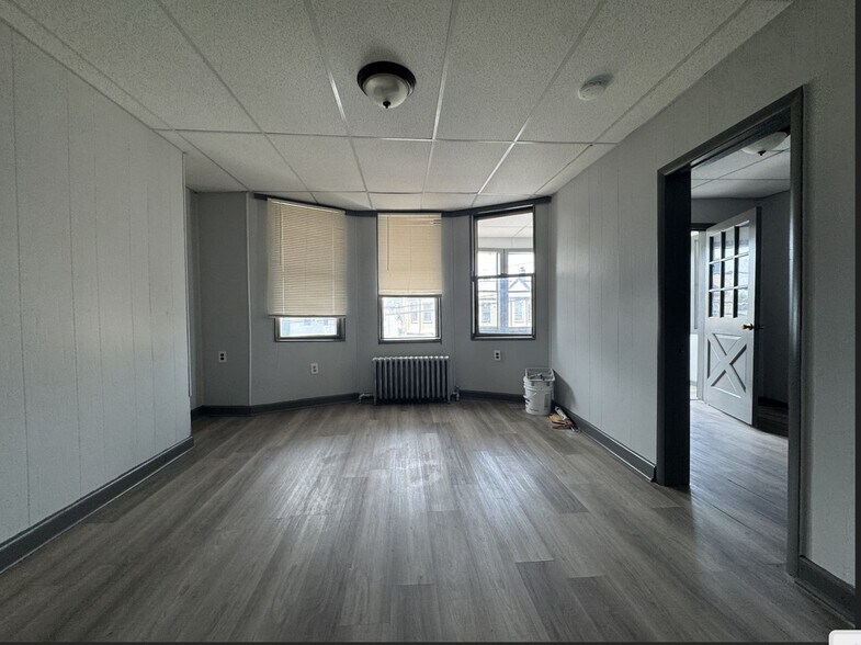 Building Photo - 154 Bayview Ave