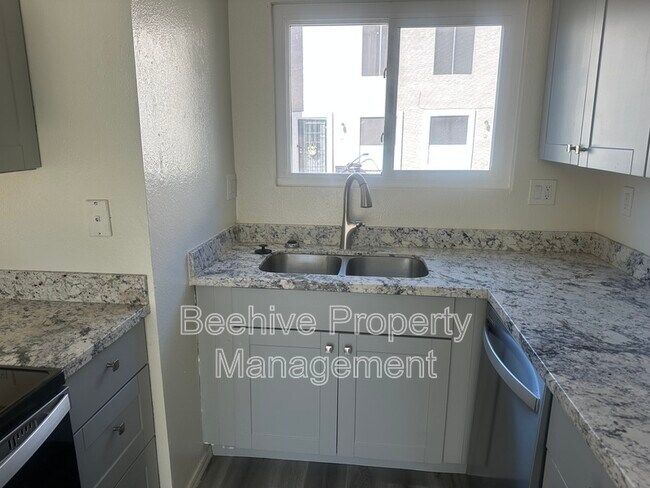 Building Photo - 2732 E Culver St