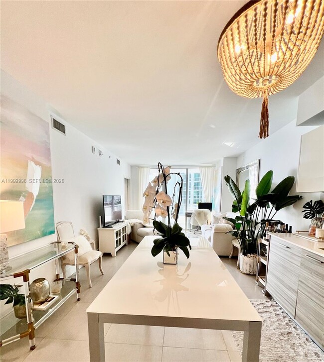 Building Photo - 1300 Brickell Bay Dr