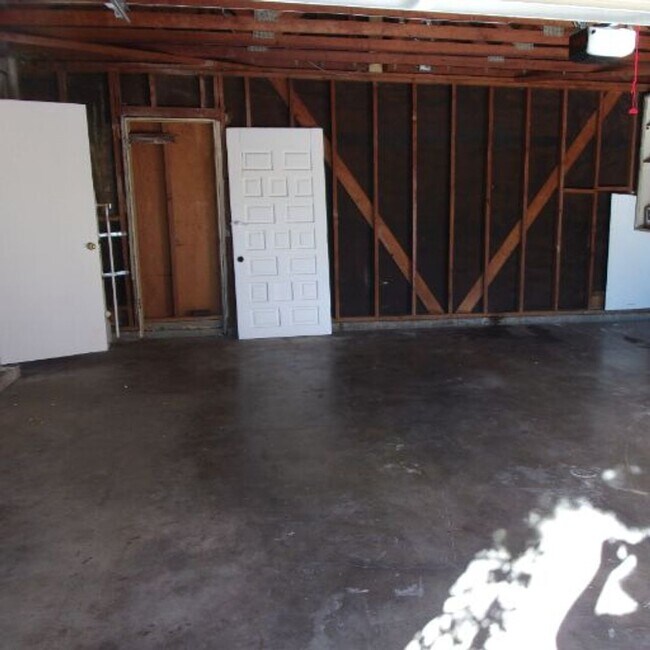 Building Photo - Spacious Private Home with Pool on Nearly Half an Acre