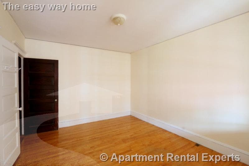 Building Photo - 14 Centre St