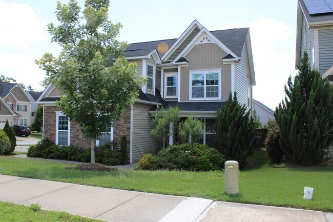 Building Photo - 241 Vinewood Pl