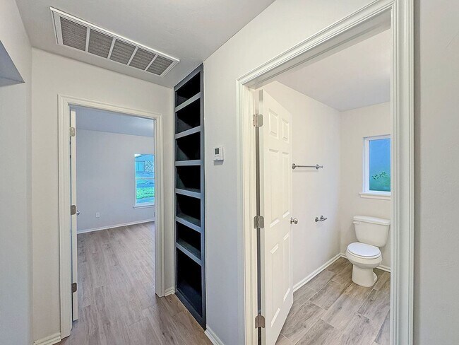 Building Photo - FOR RENT: Charming 2-Bedroom Home with a Versatile Bonus Room!