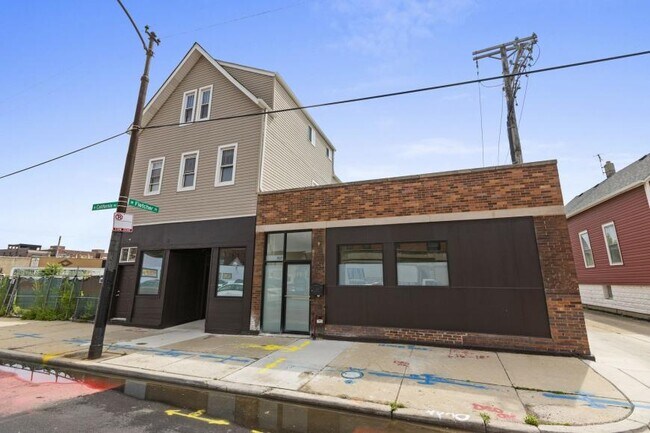 Building Photo - 1 bedroom in Chicago IL 60618