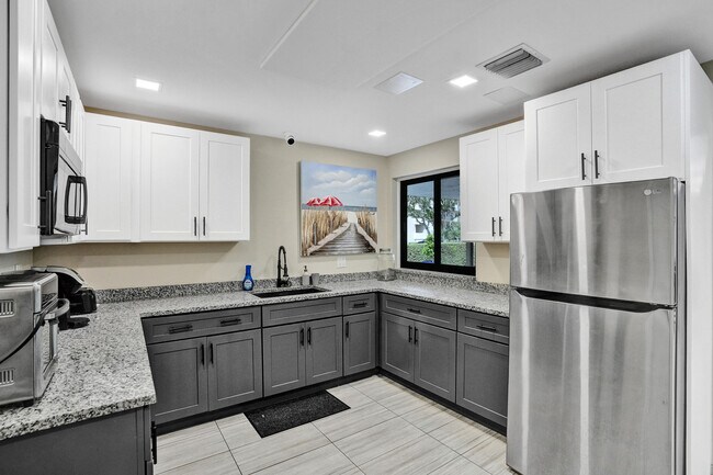 Building Photo - 2400 Deer Creek Country Club Blvd