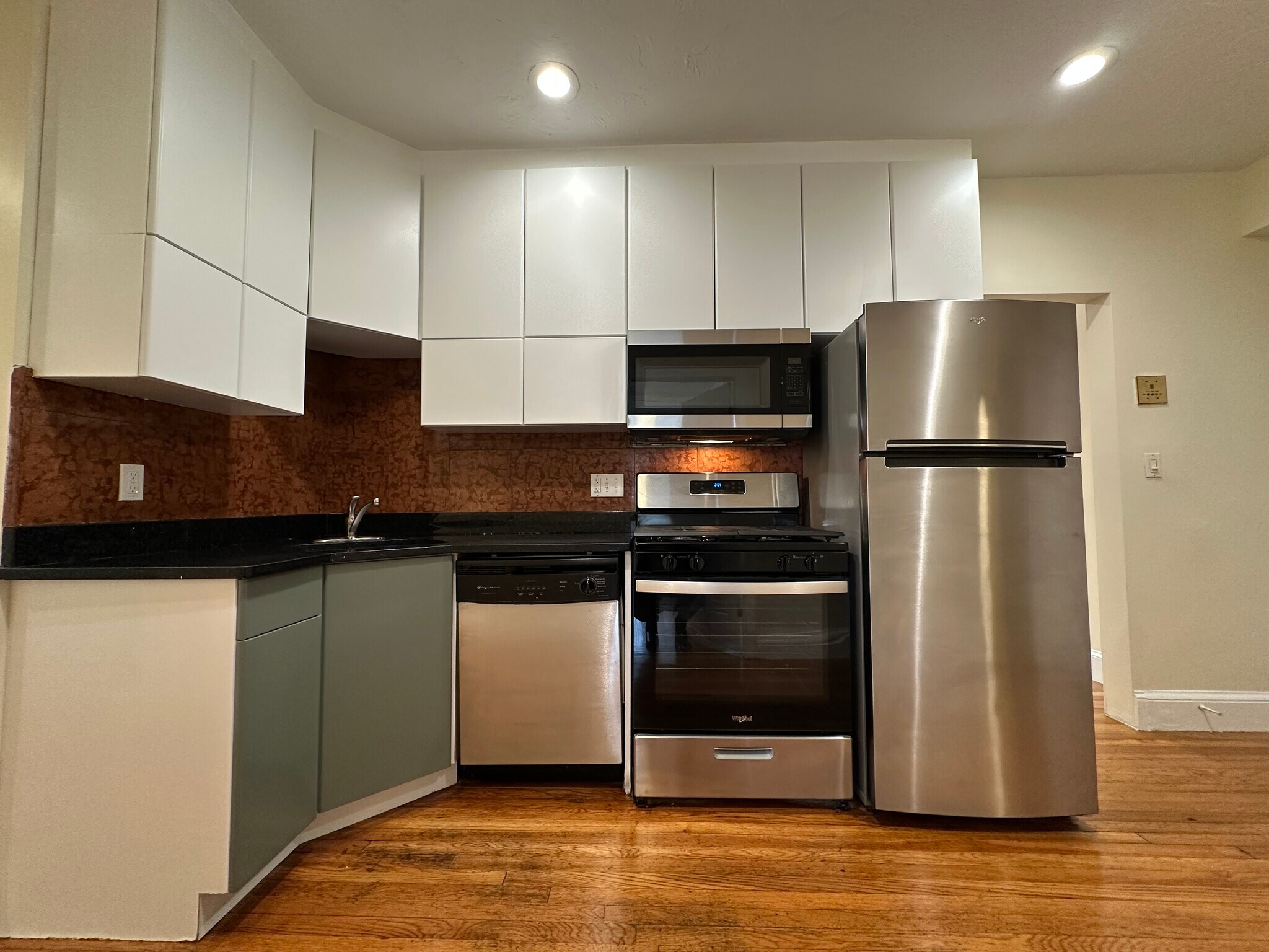 Building Photo - 55 Thatcher St