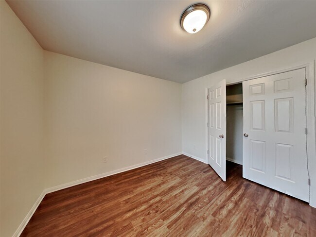 Building Photo - 30710 Country Meadows Dr