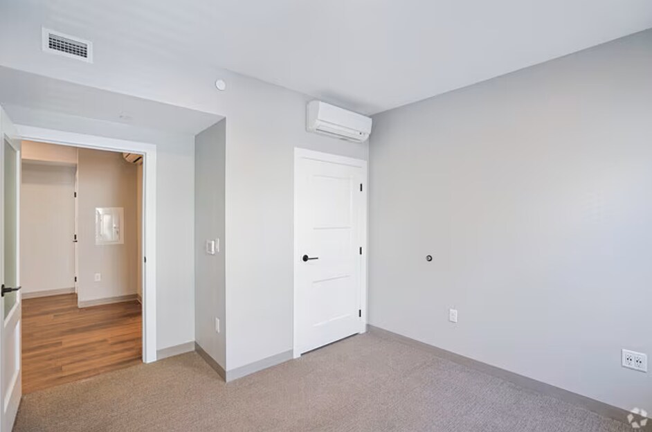 Building Photo - 210 Hemenway St