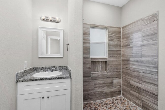 Building Photo - 16706 E Hammon