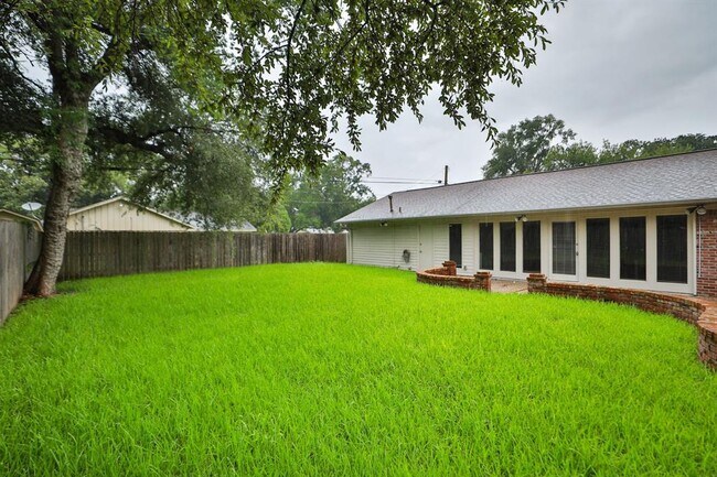 Building Photo - 9602 Fairdale Ln