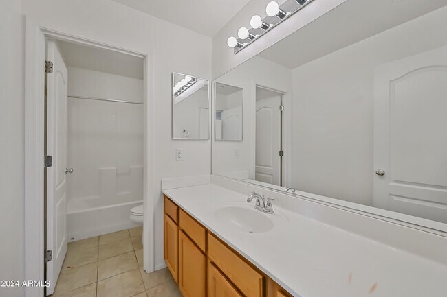 Building Photo - 2257 S Ponderosa Dr