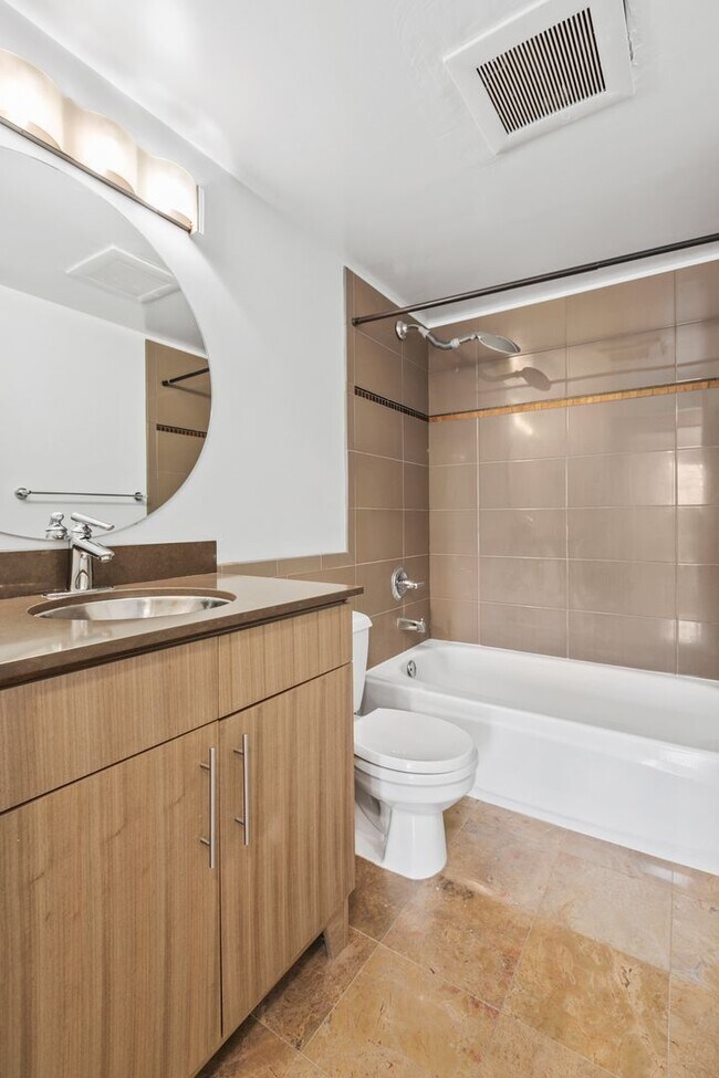 Building Photo - 1Bd/1Ba Seattle Condo
