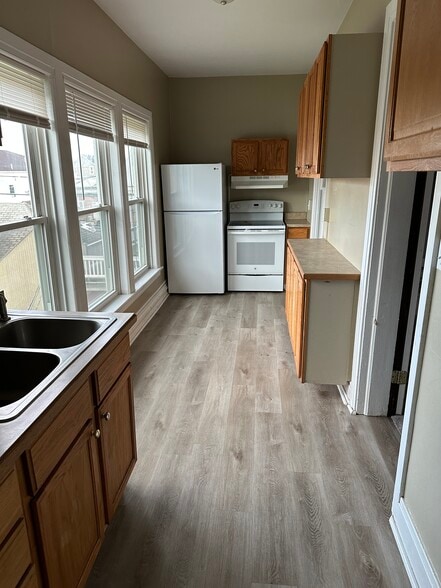 Kitchen - 47 E Cherry St