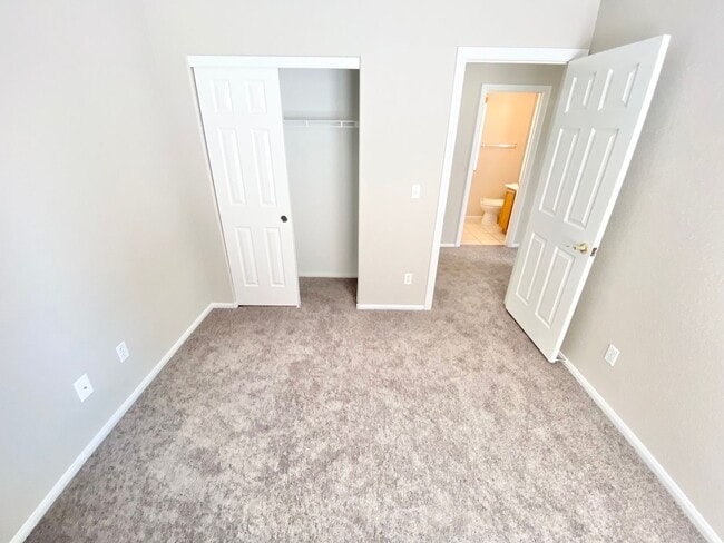 Building Photo - BEAUTIFUL 3 BEDROOMS 2.5 BATHS 2 STORY SINGLE FAMILY HOME WITH 2 CAR GARAGE