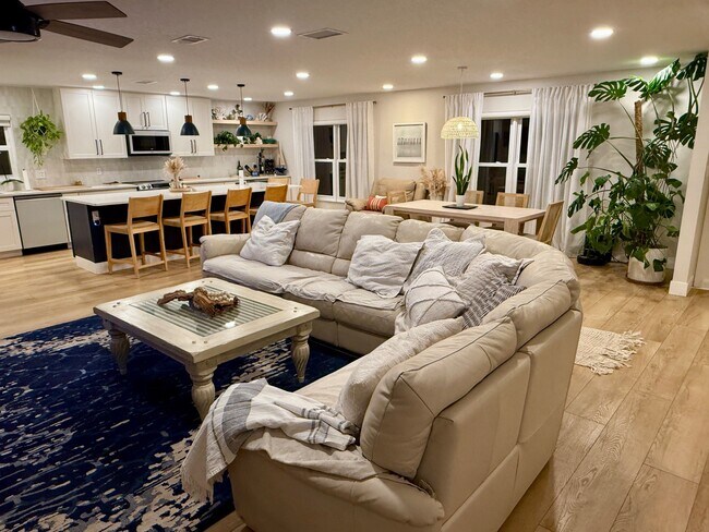 Building Photo - 1423 Appleton Ave