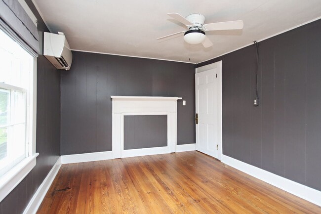Building Photo - Charming Pet-Friendly Belmont Home