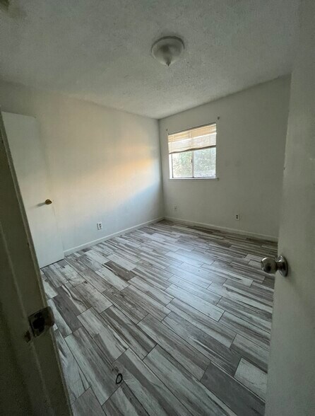 Building Photo - 609 Moore St