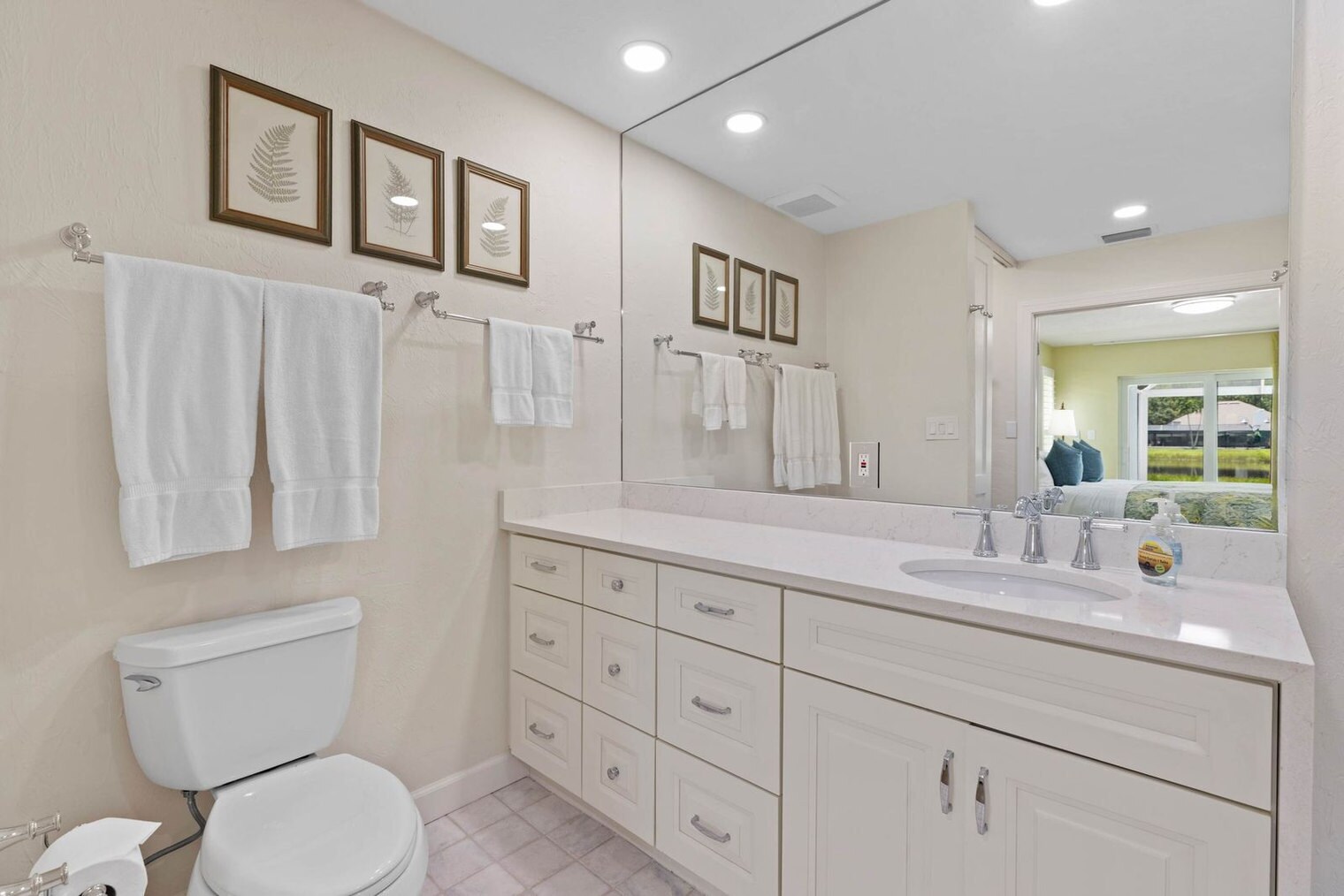 Building Photo - 2218 Kings Lake Blvd