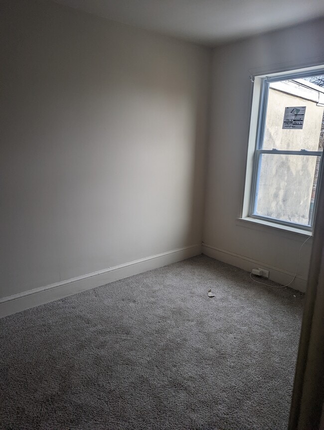 Building Photo - 910 N Spruce St