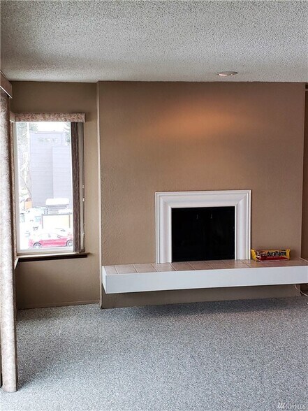 Building Photo - 701 17th Ave