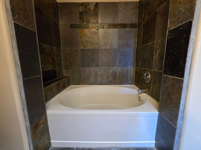 Building Photo - 1405 Vegas Verdes Dr
