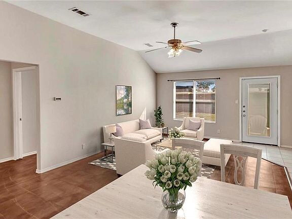 Building Photo - 140 Amber Ln