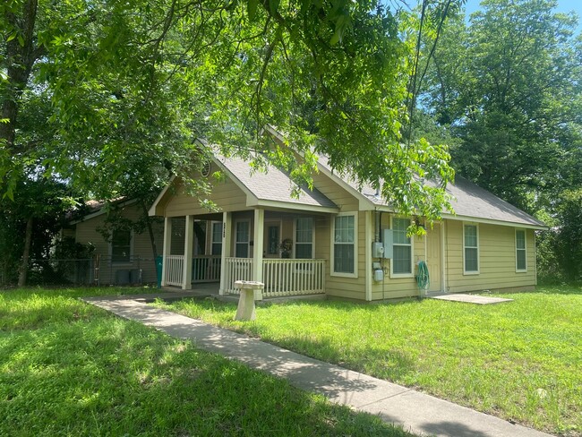 Building Photo - COZY 3 BEDROOM, BELTON ISD