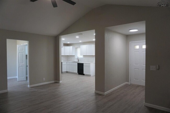 Building Photo - 1112 Lisa Ln