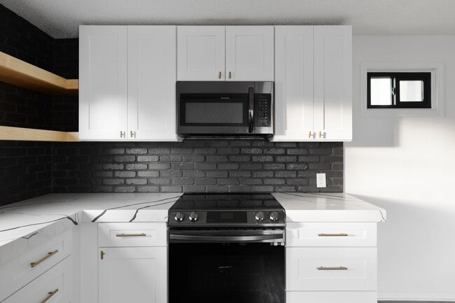 Building Photo - Pendleton Heights 4BR—Updated Historic Charm + Modern Comforts | 2,300 sq ft