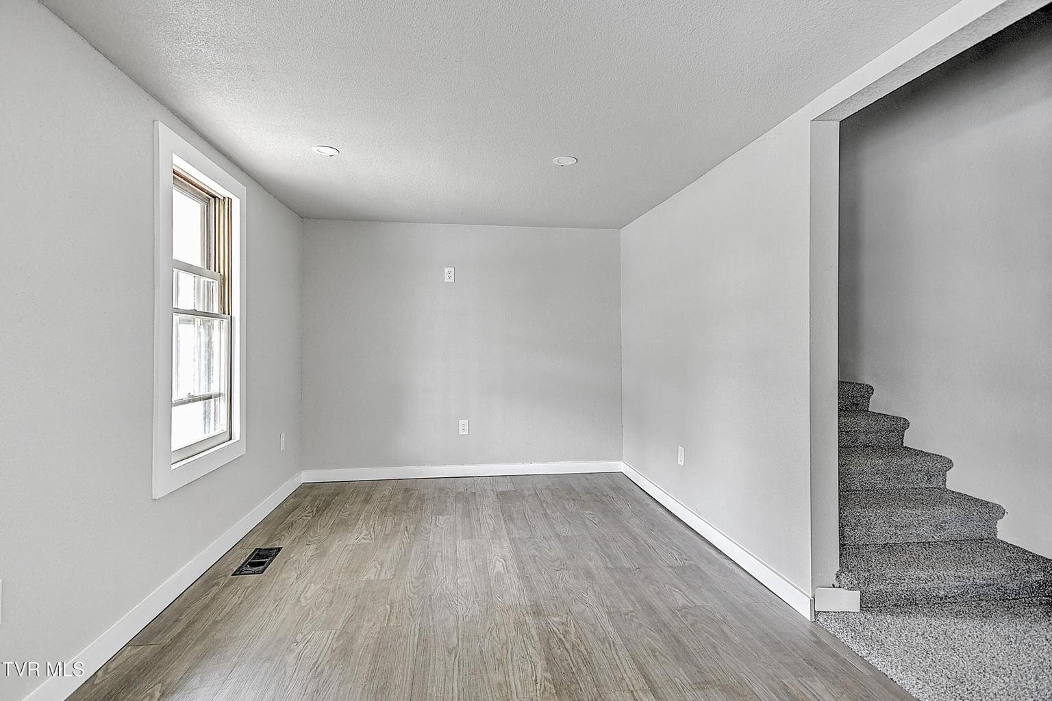 Building Photo - 1570 Granby Rd