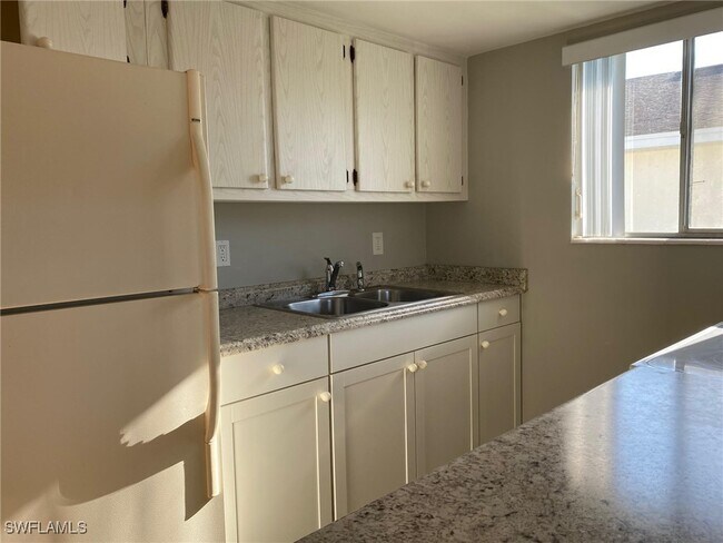 Building Photo - 3291 Royal Canadian Trace