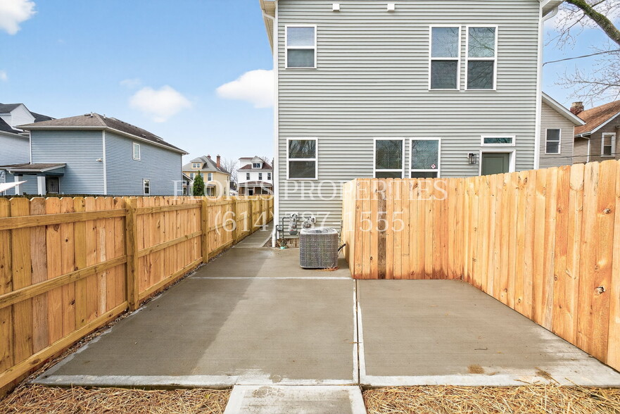 Building Photo - 698 S 22nd St