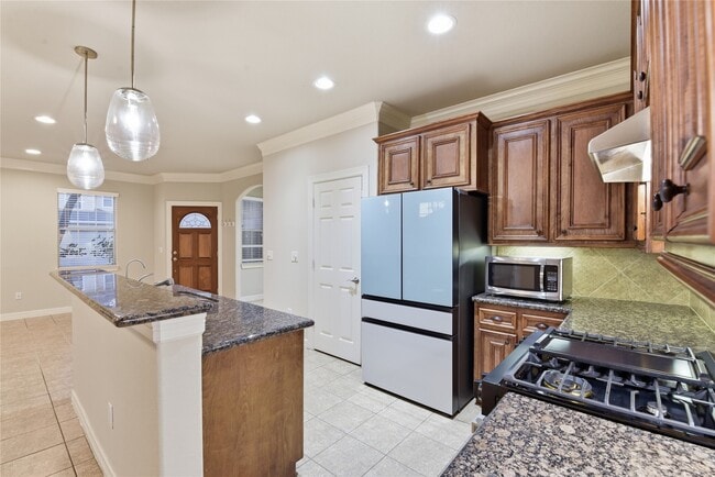 Building Photo - 415 San Julio St