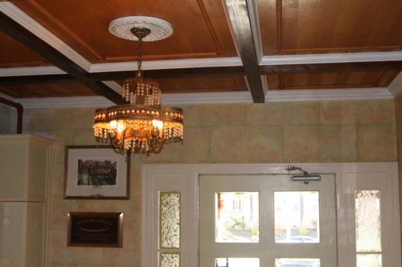 Building Photo - 2028 Beachwood Dr