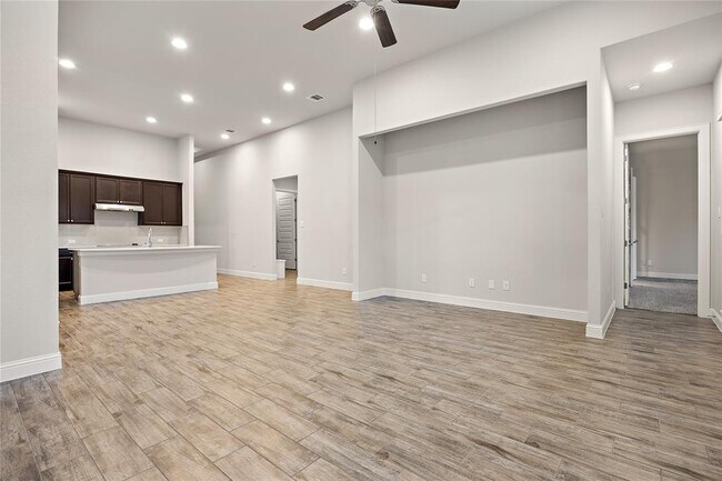 Building Photo - 2004 Highland Ridge Rd