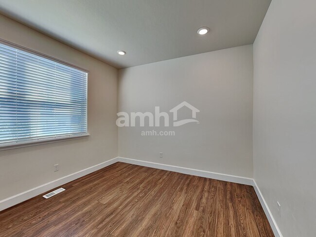 Building Photo - 2997 E S Village Dr