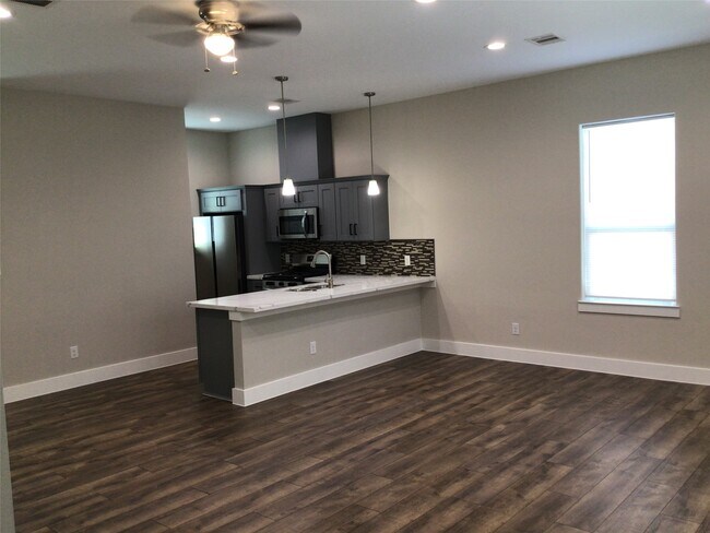 Building Photo - 2109 Marnel Rd