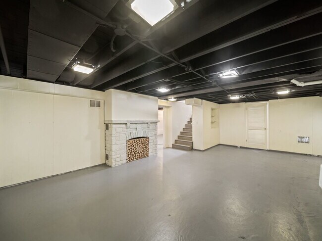 Building Photo - 361 Bryant Ave