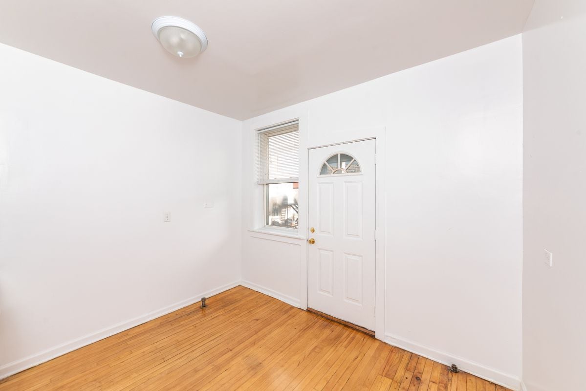 Building Photo - 4043 N Mozart St