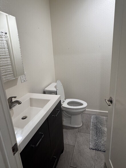 Building Photo - 617 Fair St