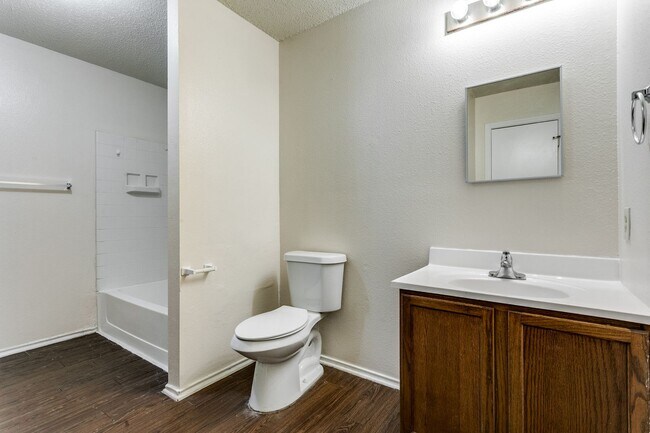 Building Photo - 3-BEDROOM HOME IN CANDLEWOOD PARK