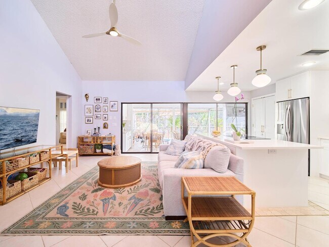 Building Photo - 2281 SW Starling Dr