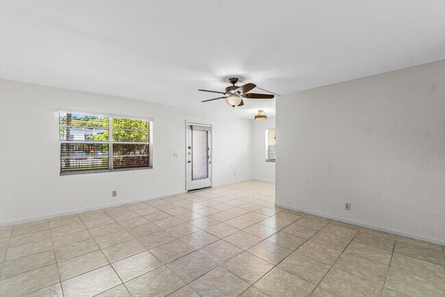 Building Photo - 641 Normandy Ln