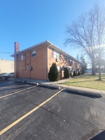 Building Photo - 9830 Grand Ave