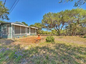 Building Photo - Cute country cottage, utilities included!