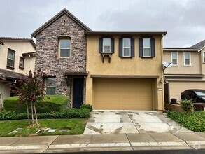 Building Photo - Gorgeous 4 Bedroom Broadstone Home!