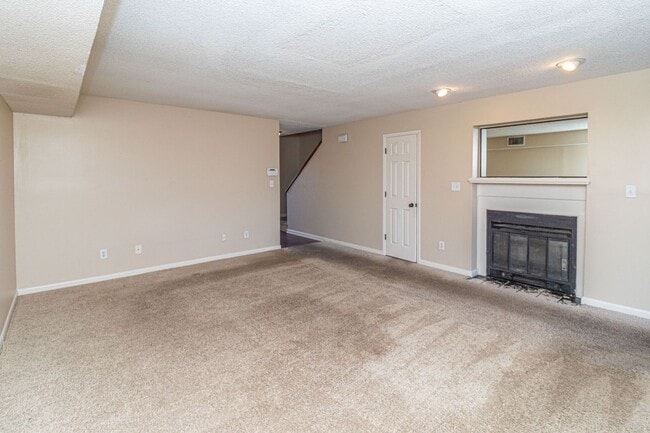 Building Photo - 2 BR, 2.5 BA Townhouse close to SJAFB! Newly renovated!