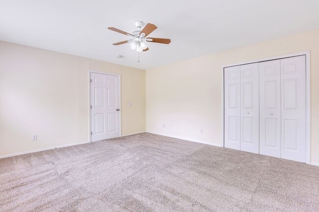 Building Photo - End Unit Townhome For Lease in Godley Park